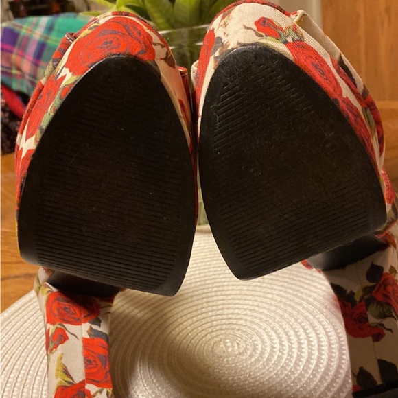 Qupid Floral Heels Size 9 - Picture 4 of 7